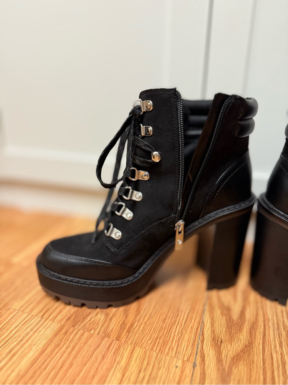 Jennifer Lopez Black Lace-Up Block Heel Ankle Boots - Picture 6 of 7